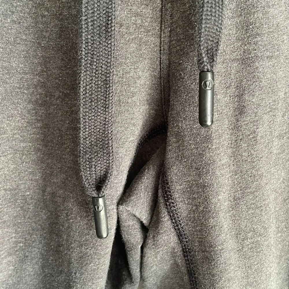 Lululemon Sweat Pants Men M (Fits 30x28) Dark Gray Jogger Athleisure Gym Active